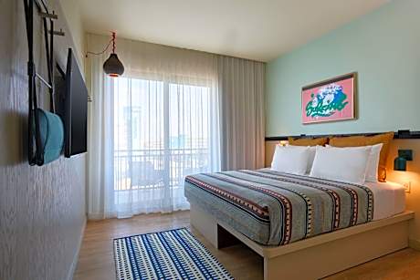 Moxy King Room with Balcony and Partial Ocean View