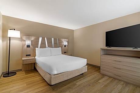 Suite - 3 Queen Beds NSMK 2 Rooms First Floor Microwave Fridge Wi-Fi Full Breakfast