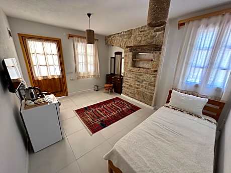 Triple Room with Garden View
