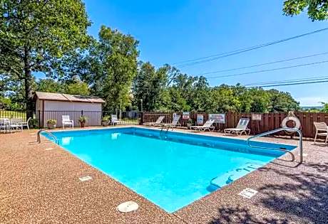 The Parkwood Inn & Suites