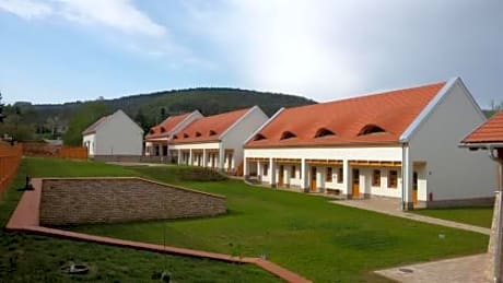 Rétespajta és Apartmanház