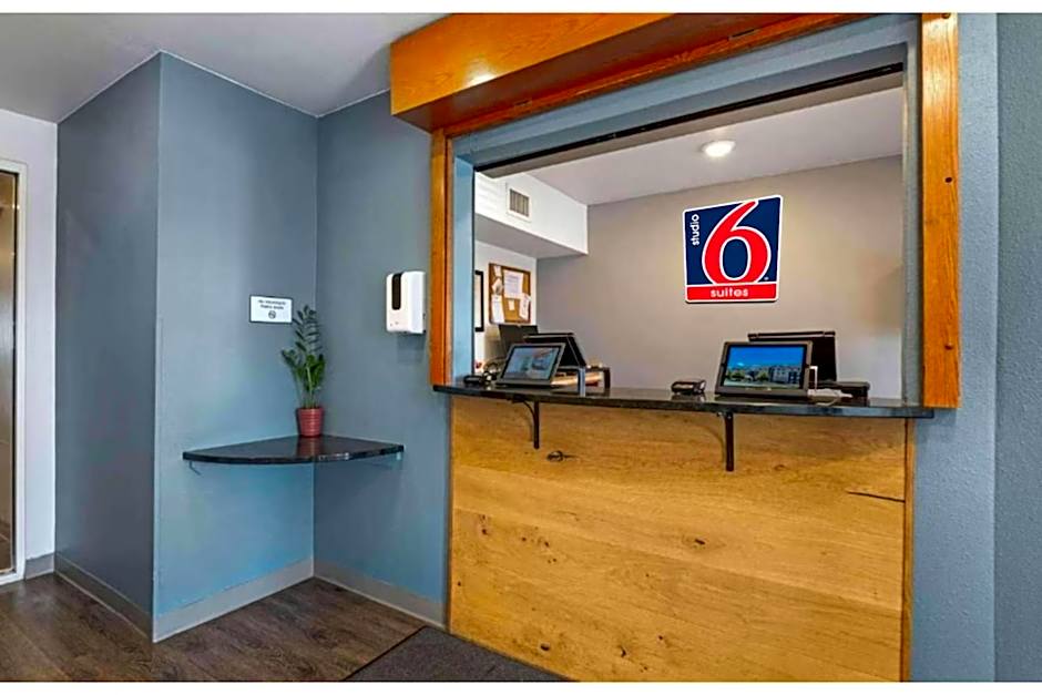 Studio 6 Extended Stay Cincinnati Sharonville OH