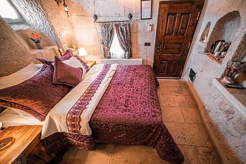 ZEUS CAVE SUITES 