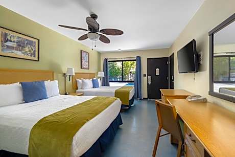 Deluxe Queen Room with Two Queen Beds