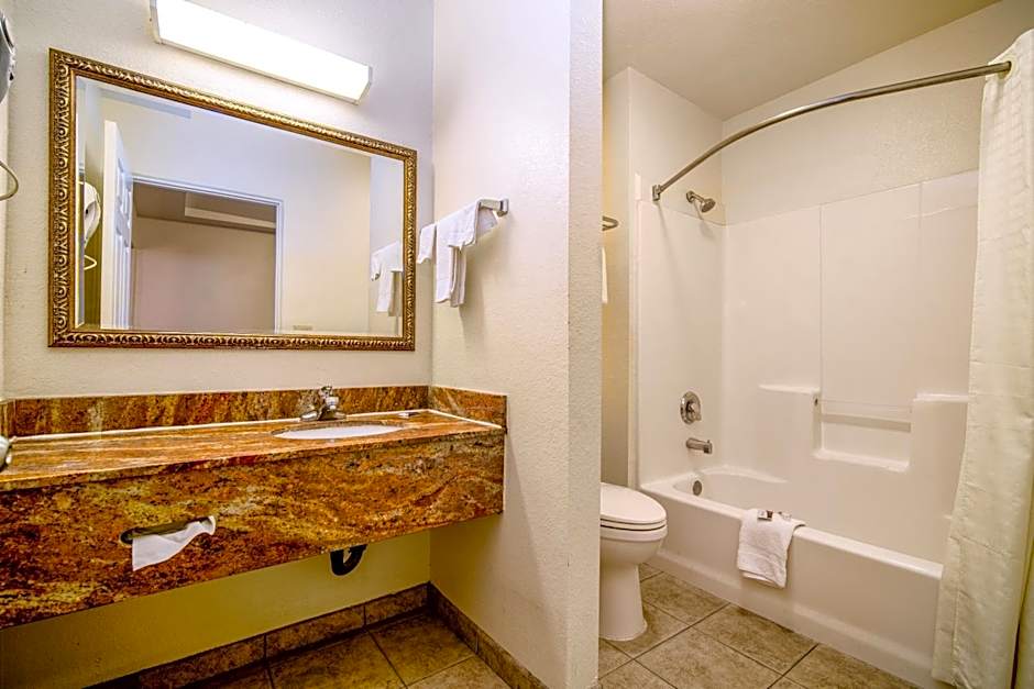 Regency Inn & Suites Downey