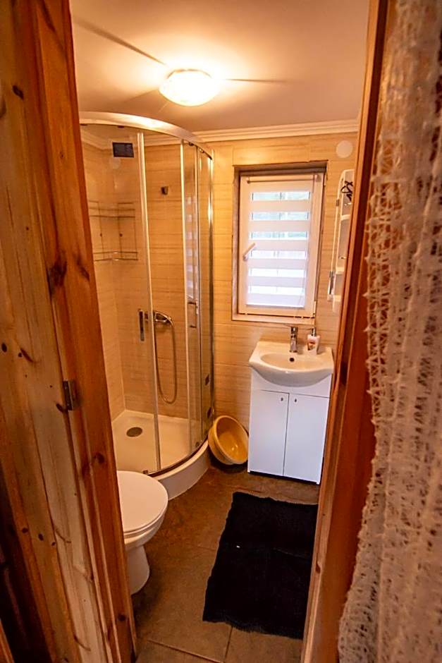 Ośrodek Wypoczynkowy Mamczur Pizuny, Roztocze, PROMOCJA ! Domki z kominkami w sercu lasu, sauna, jacuzzi w cenie wynajmu