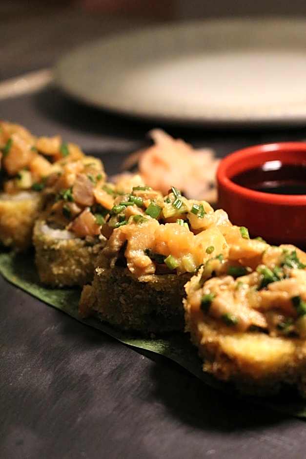 AKROTHEA suites & lounge