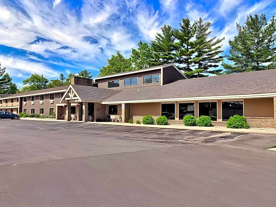 Blossom Hotel & Suites Traverse City