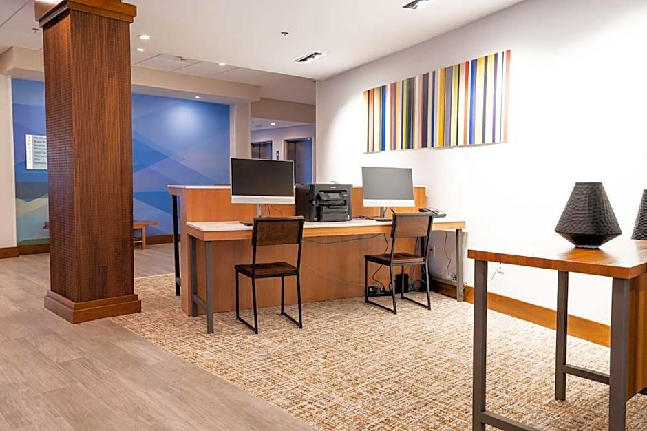 Holiday Inn Express & Suites Dayton East - Beavercreek by IHG