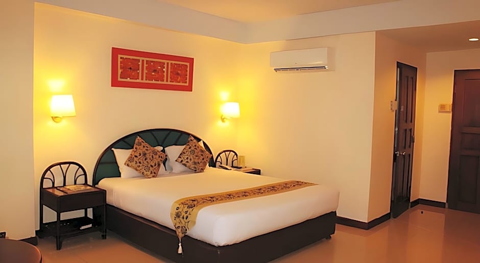 Losari Beach Hotel Makassar