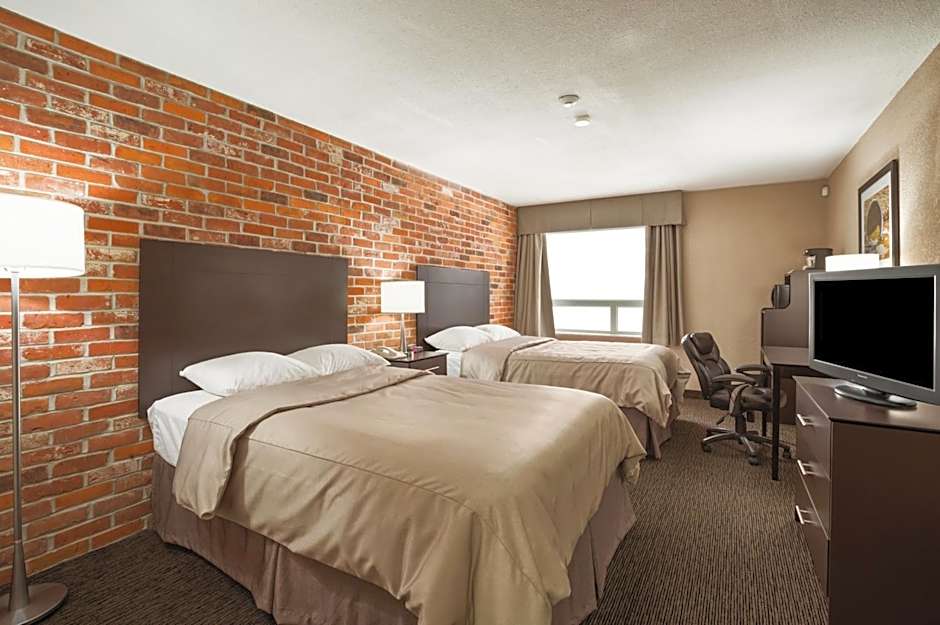 2 Double Beds — 5 fotoğraftan 1. fotoğraf