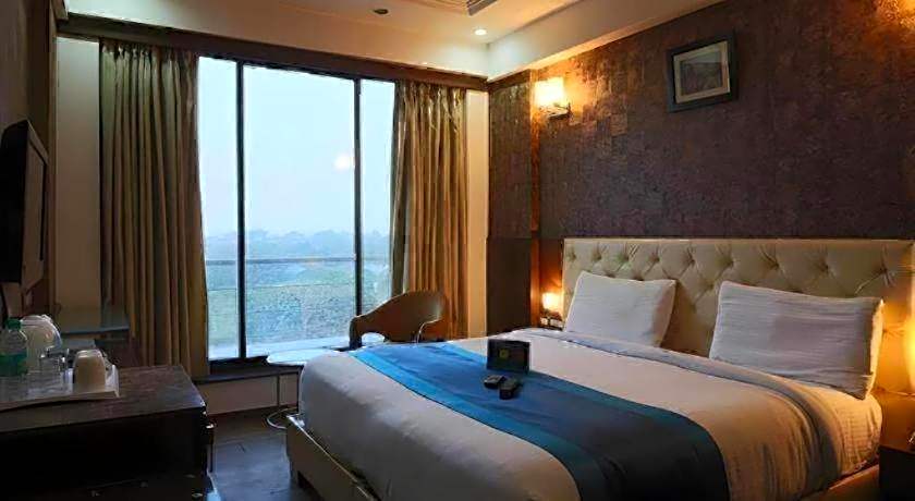 Hotel Signature Grand