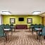 Comfort Inn & Suites St. Pete - Clearwater International Airport
