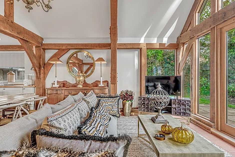 Hiron's Piece - Hot Tub Packages Available