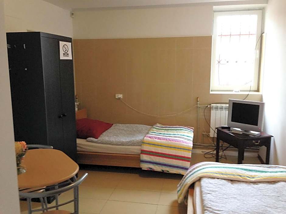 Green Country Hostel