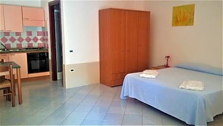 Apartment with Pool View