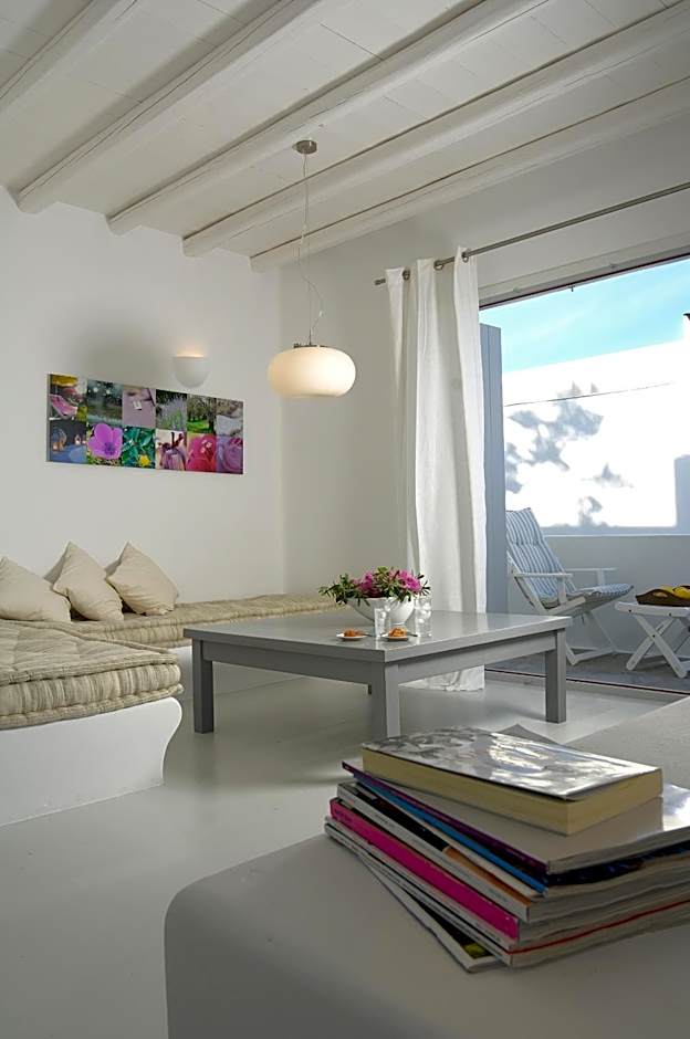 Kapetan Tasos Suites