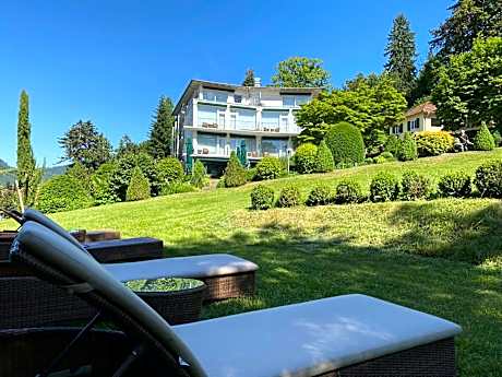 DAS SCHLOSSBERG - Boutique Hotel im Park- Nahe der Therme