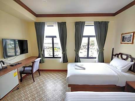 Superior Twin Room with City View