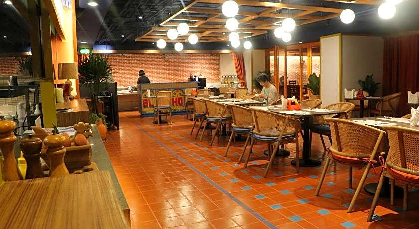 Oakwood Residence Sukhumvit 24 Hotel