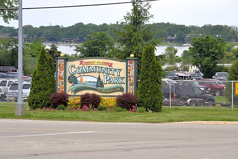 Sky Lodge Inn & Suites - Delavan