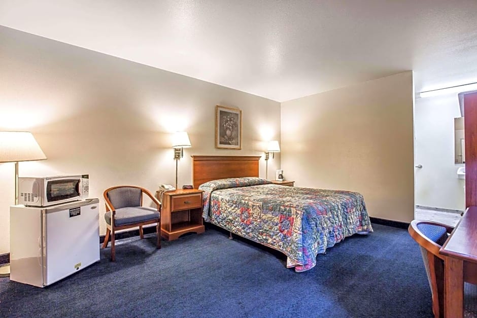 Econo Lodge Inn & Suites Ridgecrest