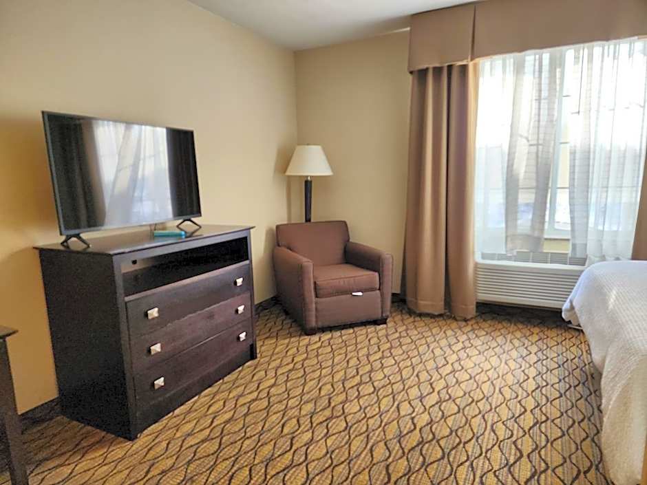 Holiday Inn Express Hotel & Suites Cadillac By IHG