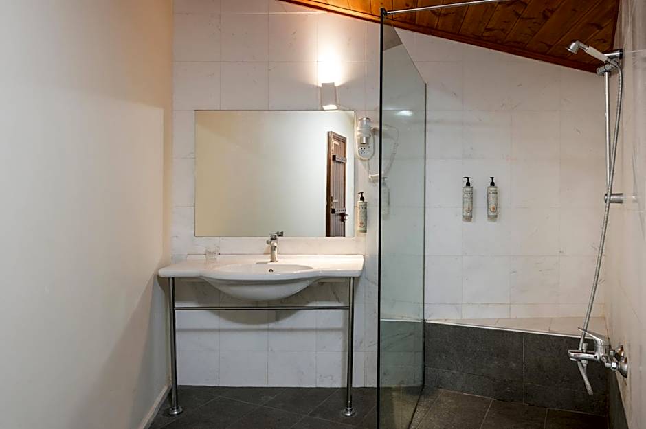 Spilia Village Hotel & Villas