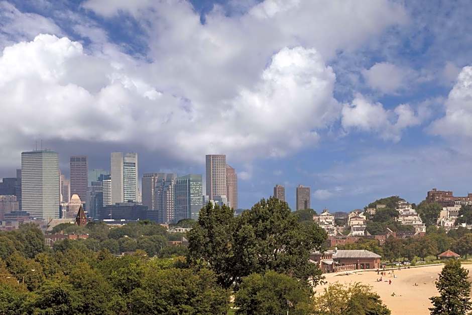 DoubleTree by Hilton Boston Bayside