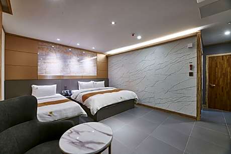 Suite Twin (Room Price for 2 Guests. Extra Person Fee KRW10,000 Charged at the Property)