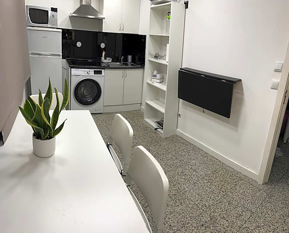 Modern Room with Indoor Shower Near the River - Quarto Moderno com Duche interior Próximo da Ribeira