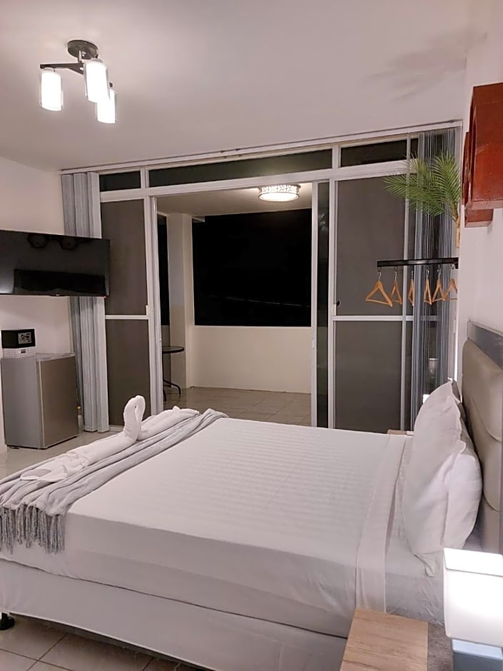 Bonsai Jacuzzi Suites