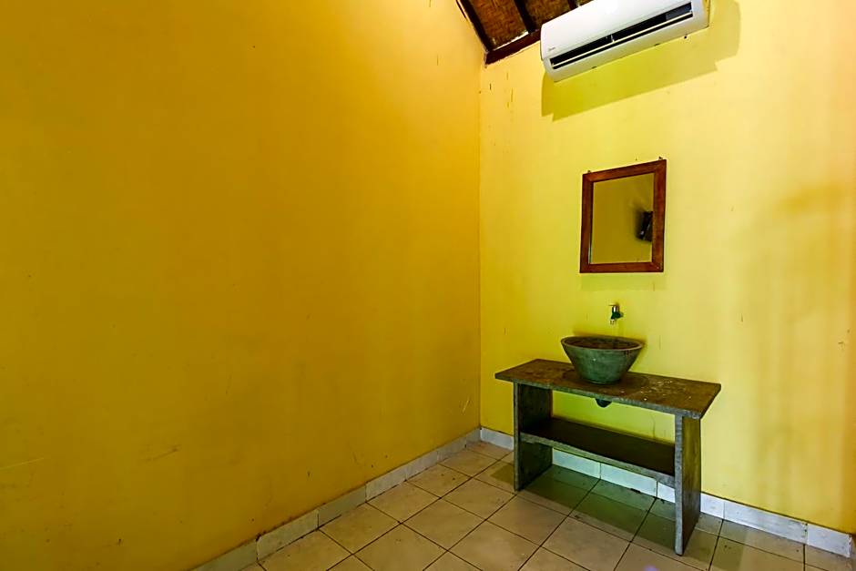 RedDoorz at Saren Anyar Homestay Lukluk