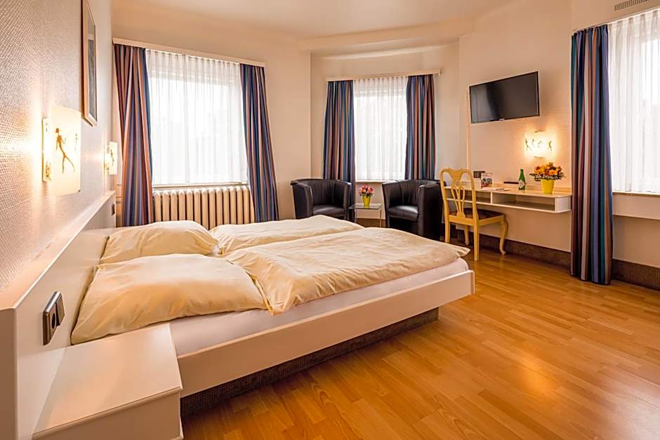 Photo 1 of 3 of Double Room