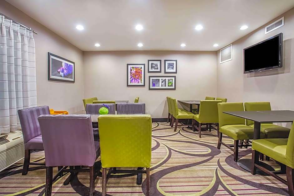 La Quinta Inn & Suites by Wyndham Oshkosh