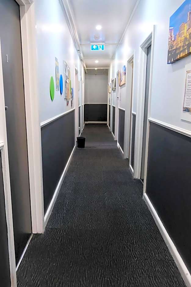 Pint On Punt Backpackers