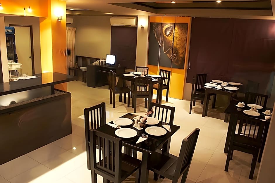 Grand Pinnacle Hotel