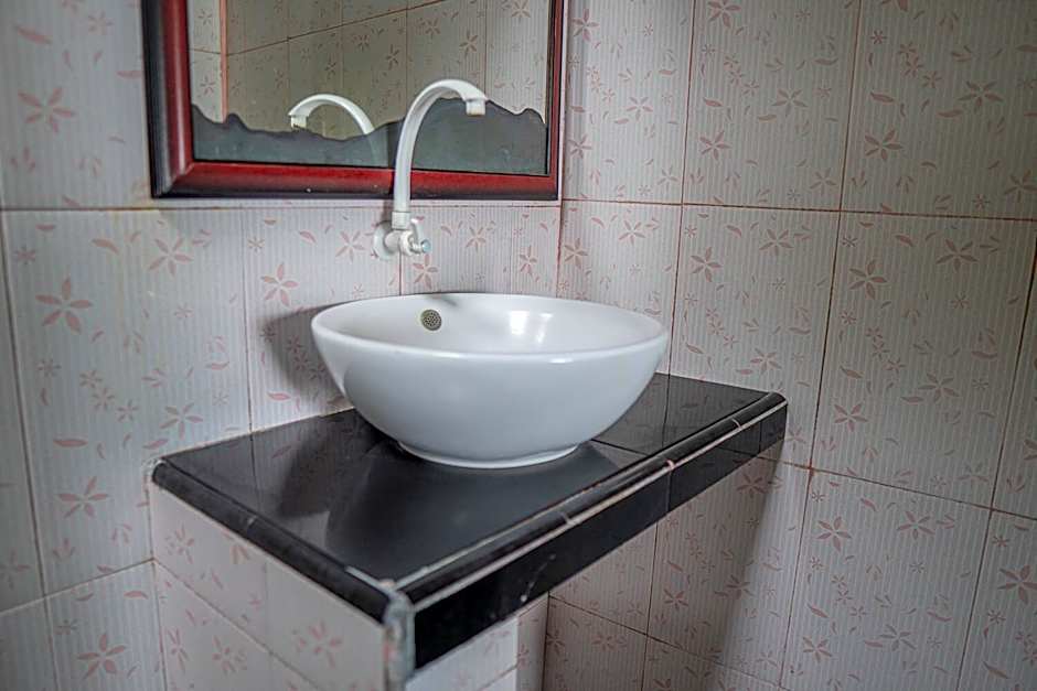 Krisna Bungalows and Restaurant