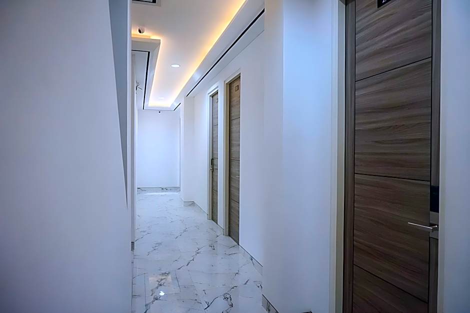 RedDoorz near Araya Family Club House