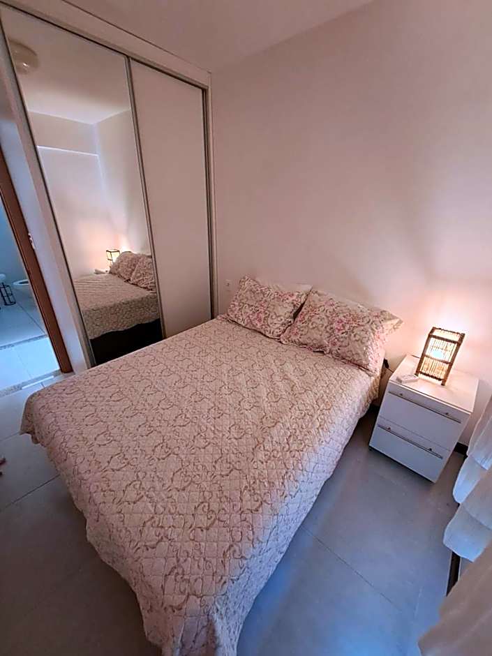 Apartamento em condomínio com passeio incluso