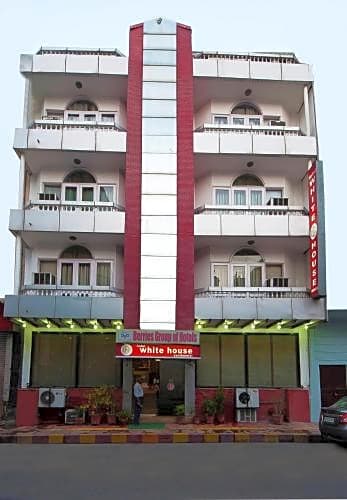 Capital O 2382 Hotel White House Continental