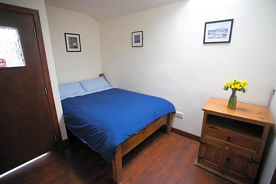 Aille River Tourist Hostel and Campsite Doolin