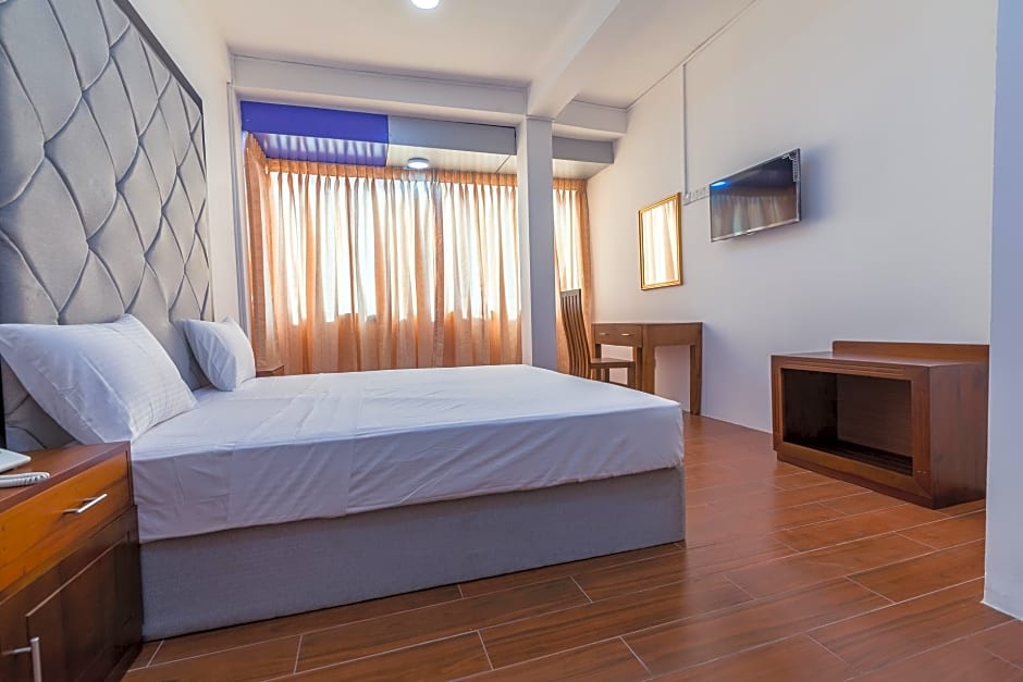 Metro Port City Hotel