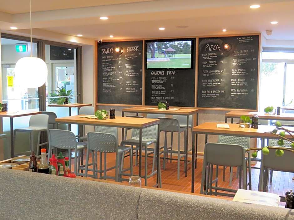 Baileys Parkside Motel by VetroBlu