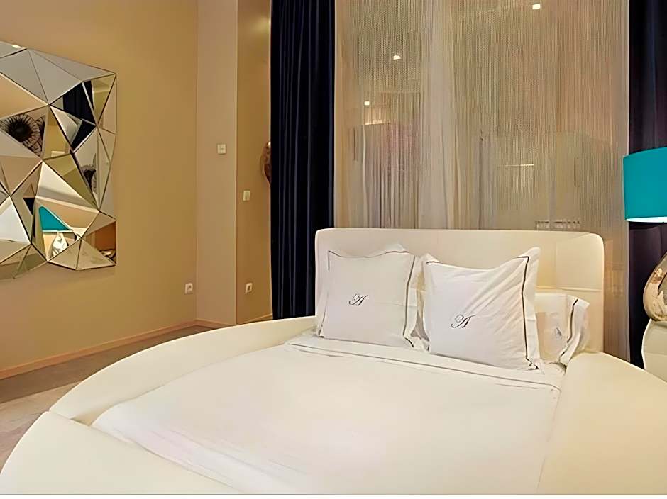 ApartaSuites Satellite by Abalu Hotels