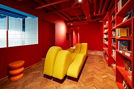 Red Canvas Room Medium