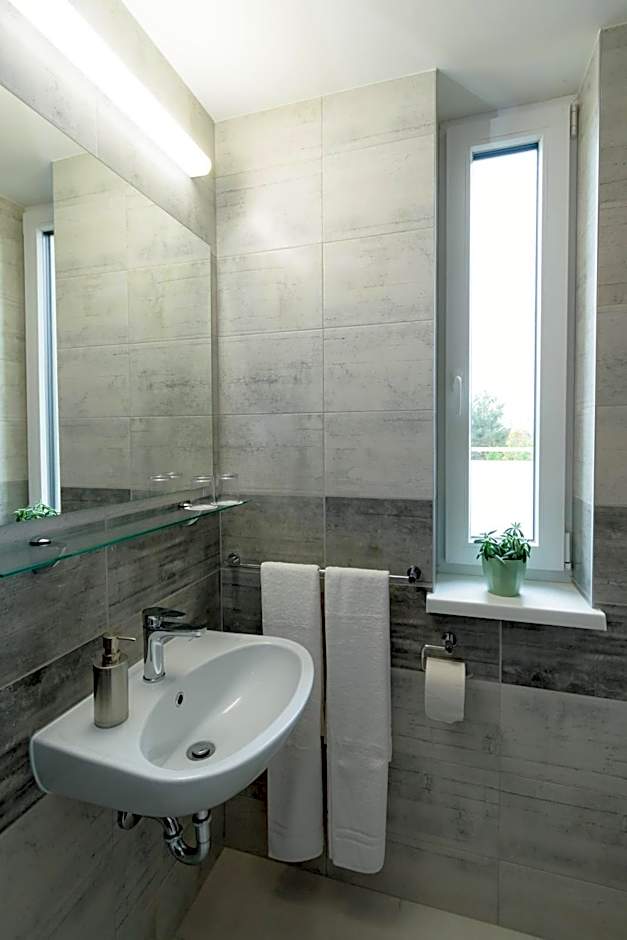 Solid Gold Garni Hotel