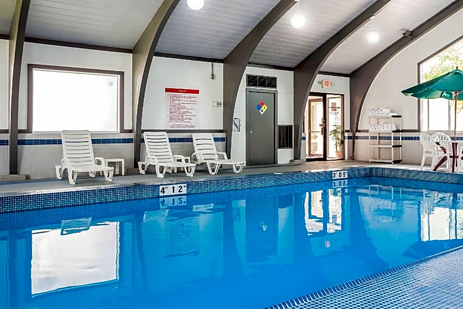 Quality Inn & Suites Des Moines - Merle Hay Road