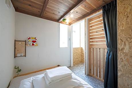 Single Bed in Mixed Dormitory Room