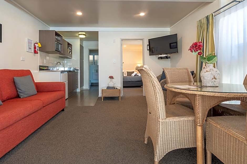 Hananui Lodge and Apartments